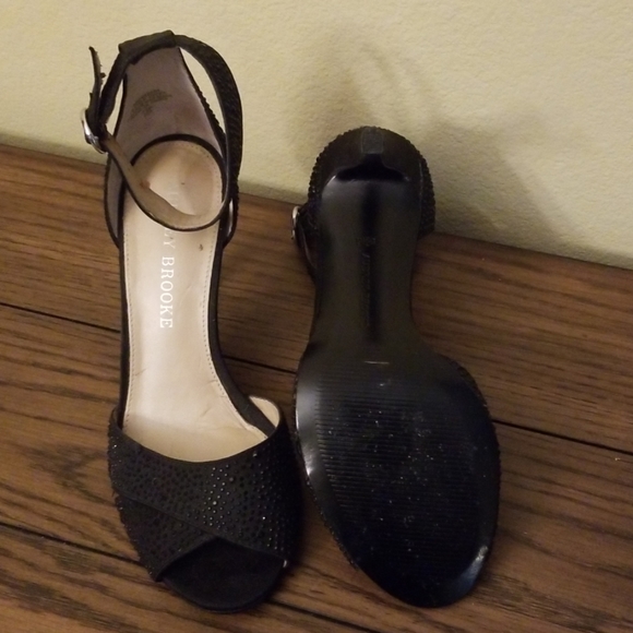 Shoes - Picture 4 of 5